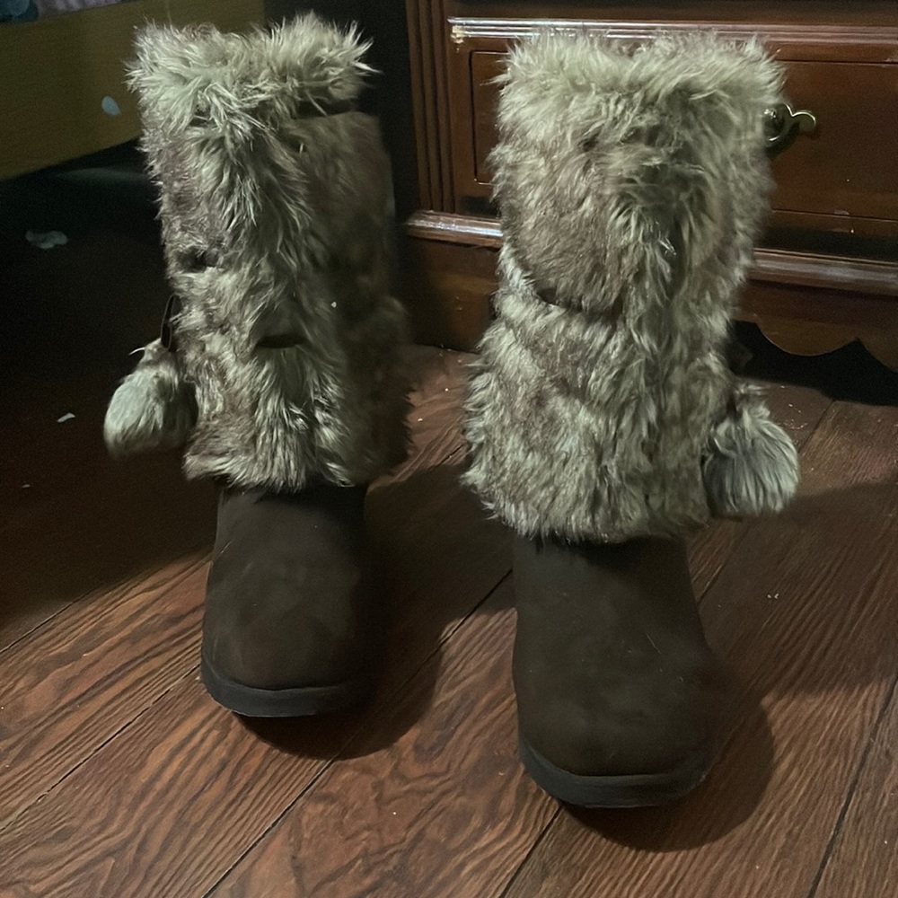 Brown Boots with Fur and Pom Poms